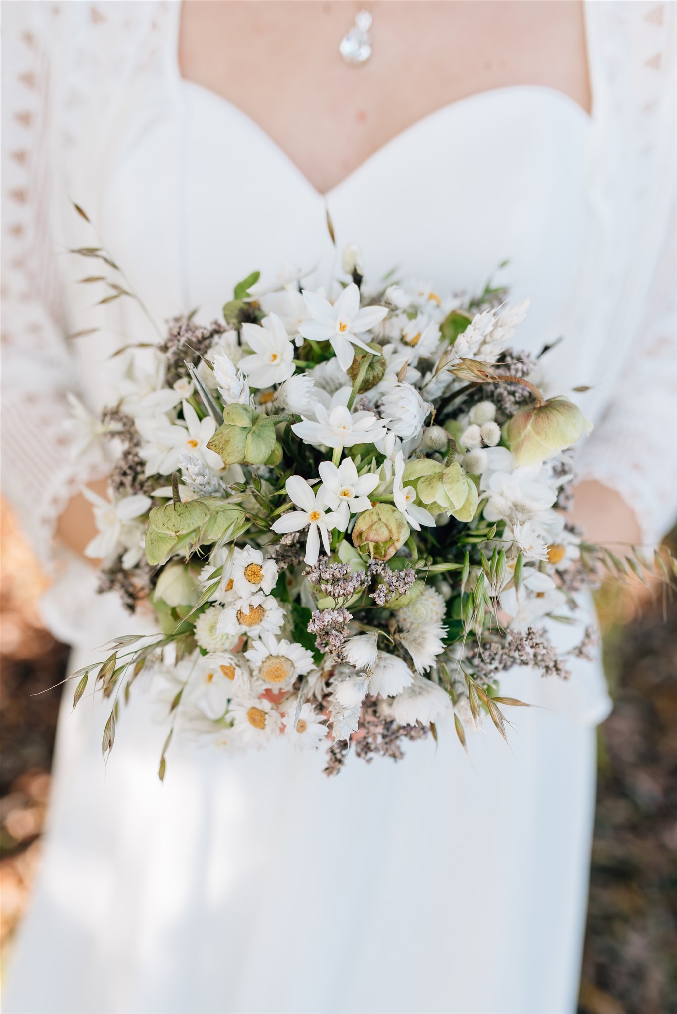 weißer Frühlingsbrautstrauß