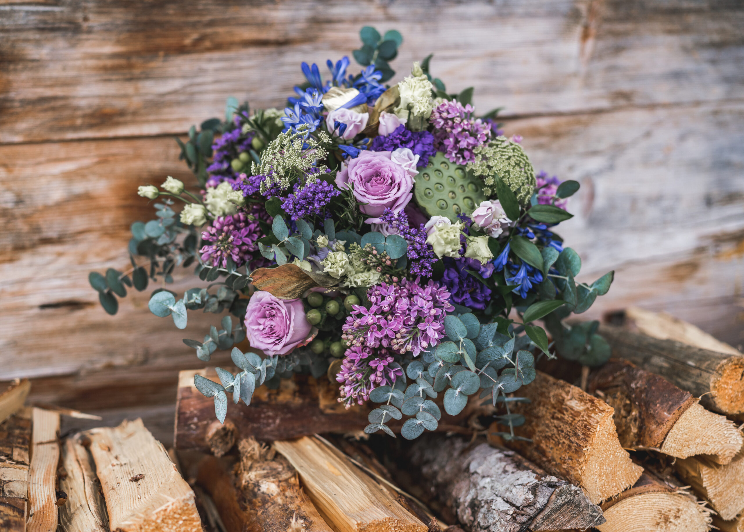 Brautstrauß in violett blau